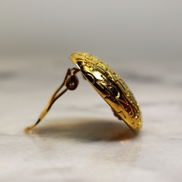 Chanel Monogram Vintage Gold Plated Clip-on Earrings in Mint Condition *signed* - Picture 11 of 16